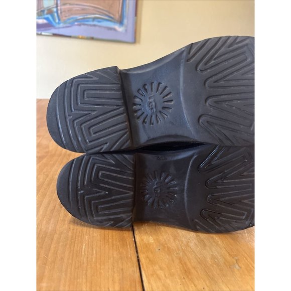 UGG Size 7 Melrose Ankle Booties Black Suede Sn 1103807 Shearling Lining - Picture 10 of 14